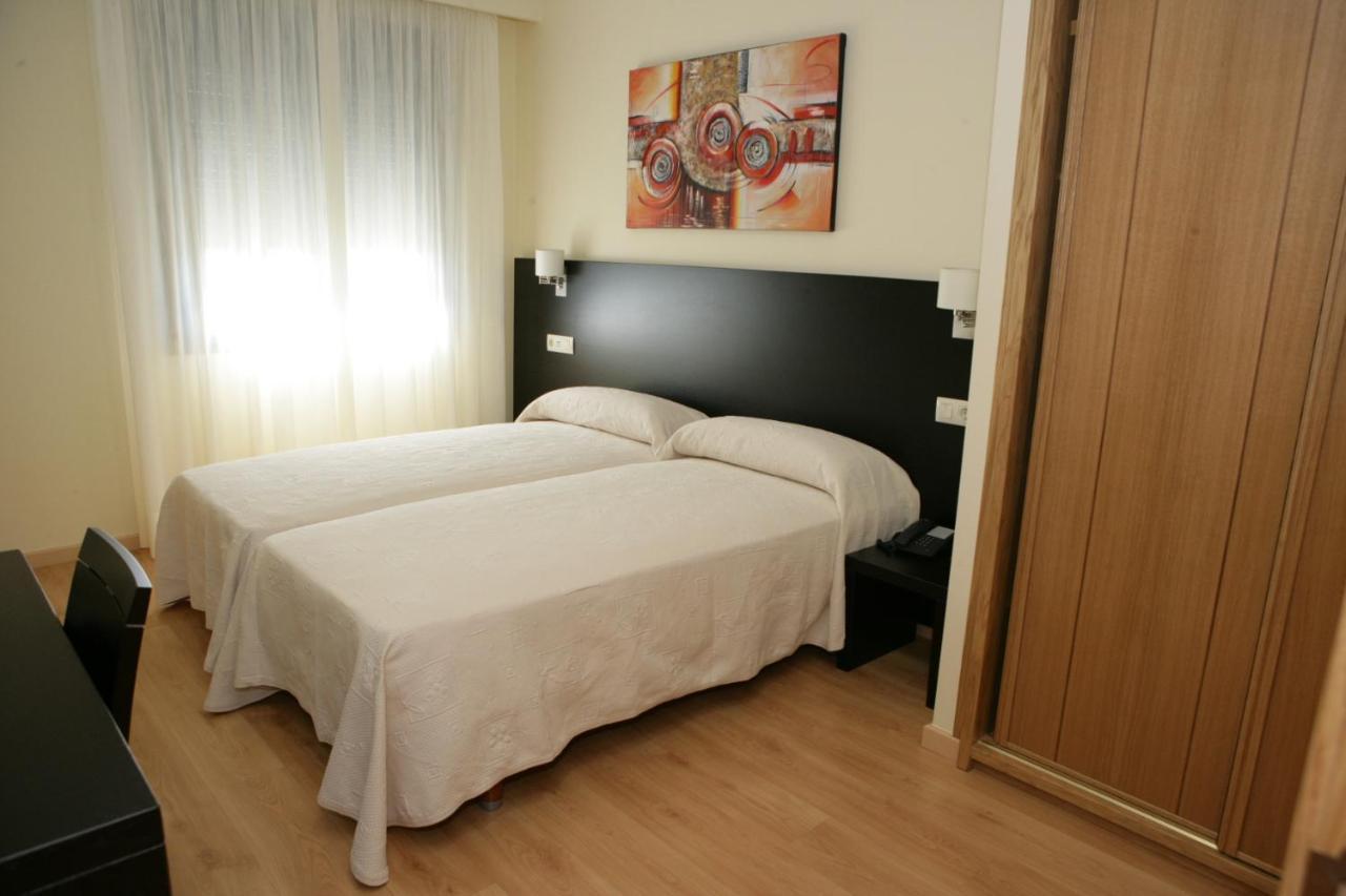 Hotel Bruma II A Gudina 外观 照片